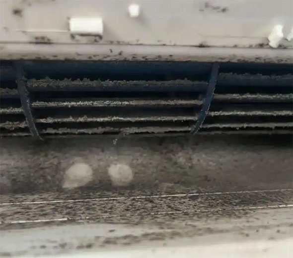 容城空调吹的风有股烧焦味是怎么回事